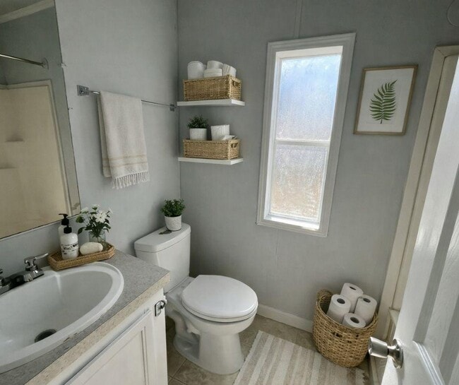 Building Photo - 2218 Chicago Cubs St