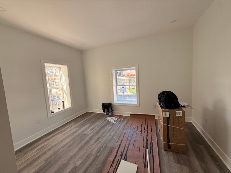 Building Photo - 321 Jefferson Ave