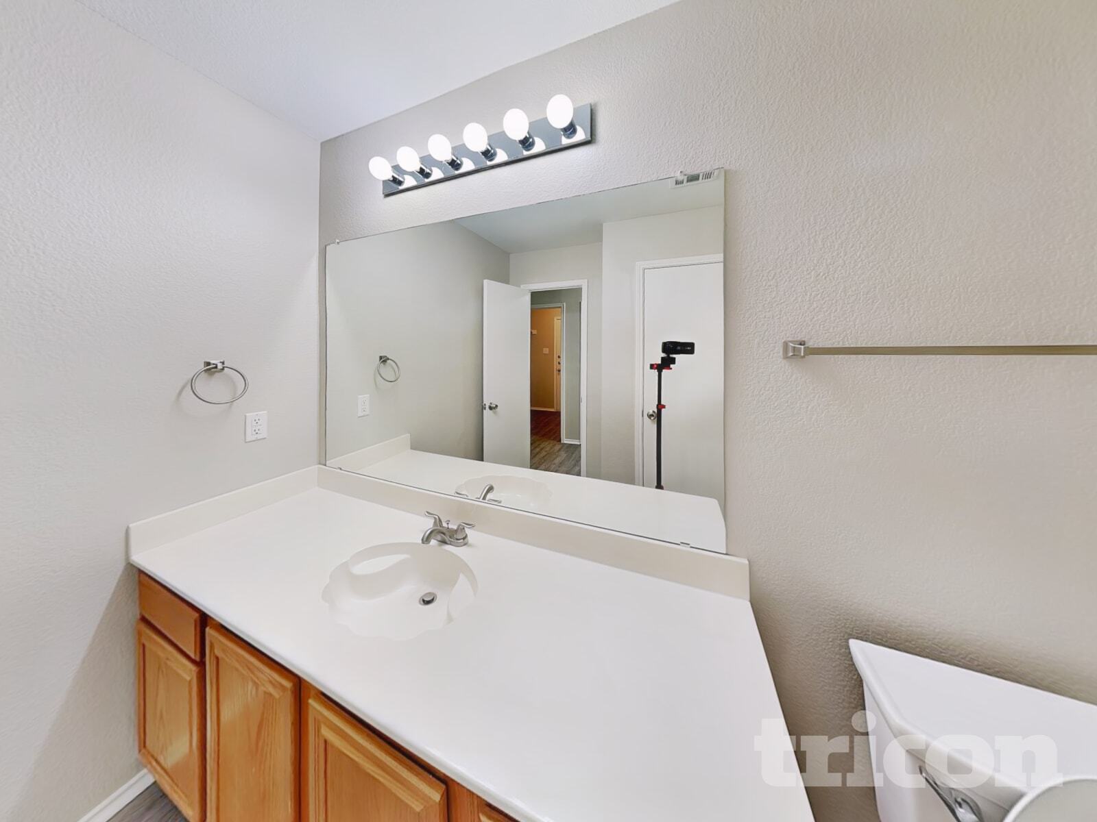 Building Photo - 304 Wooded Way