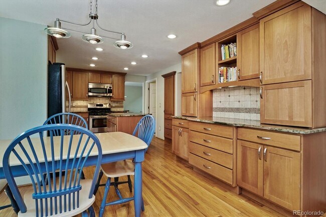 Building Photo - 10725 E Maplewood Dr