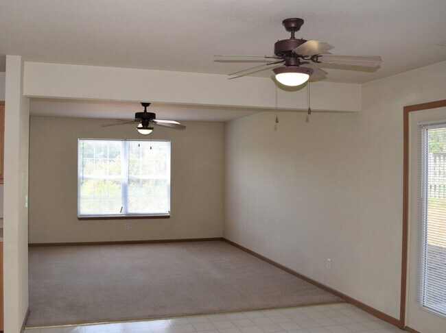 Building Photo - 16860 B Huntington Ln