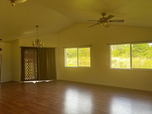 Building Photo - 15-1300 Railroad Ave. Keaau, HI 96749