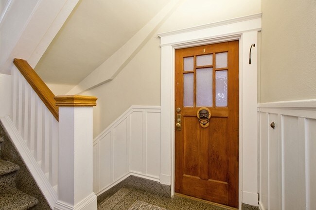 Interior Photo - 355 Grove