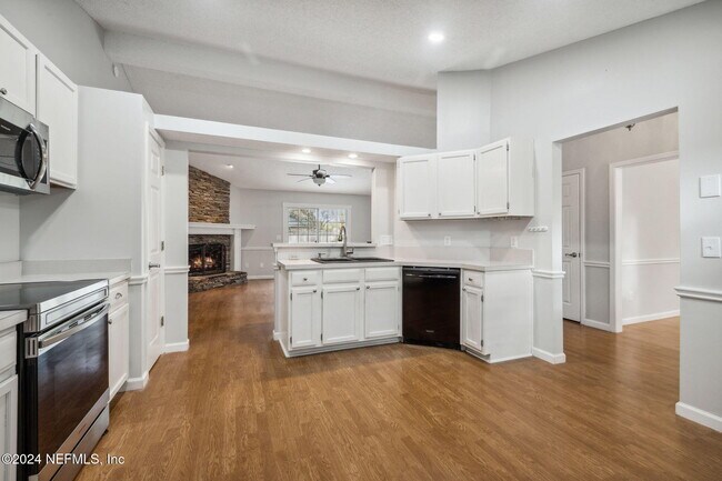 Building Photo - 12358 Carriage Crossing Ct