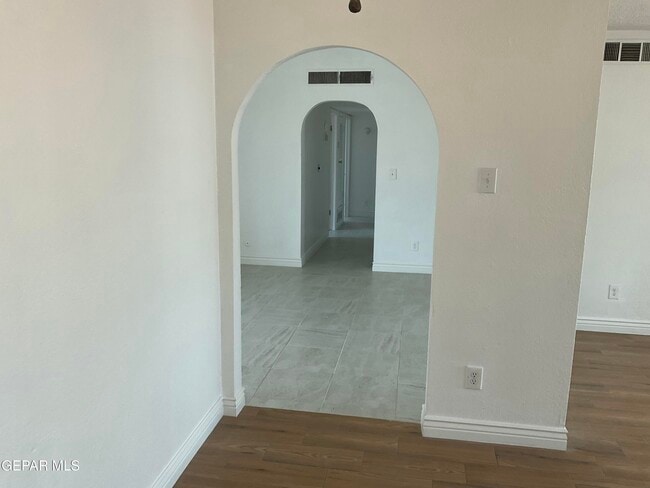 Building Photo - 335 Flynn Dr