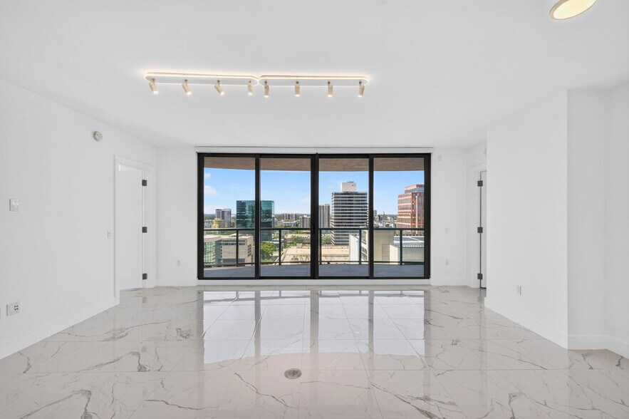 Building Photo - 100 E Las Olas Blvd
