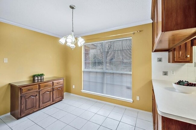 Building Photo - 3205 Village Park Dr