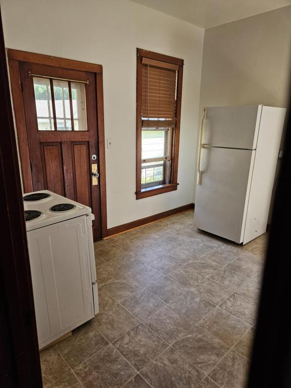 Building Photo - 212 State St