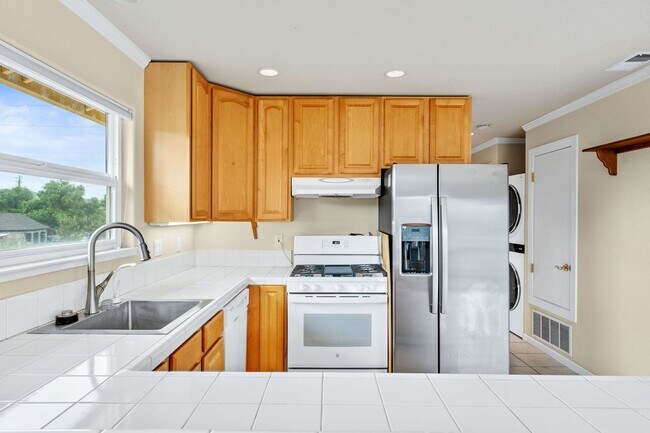 Building Photo - 2 Bedroom, 2 Bath Home with Vineyard Views on a Gated 11-Acre Property