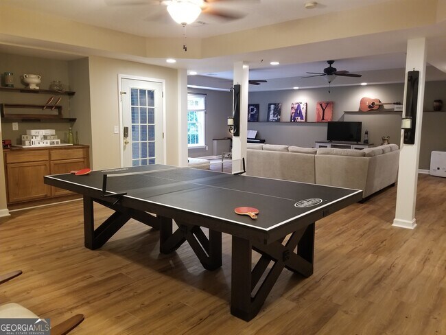 Building Photo - 6729 Great Water Dr