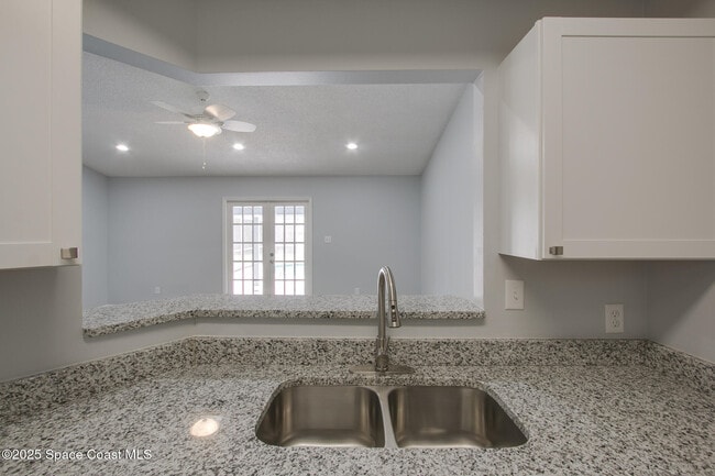 Building Photo - 5492 Wendy Lee Dr