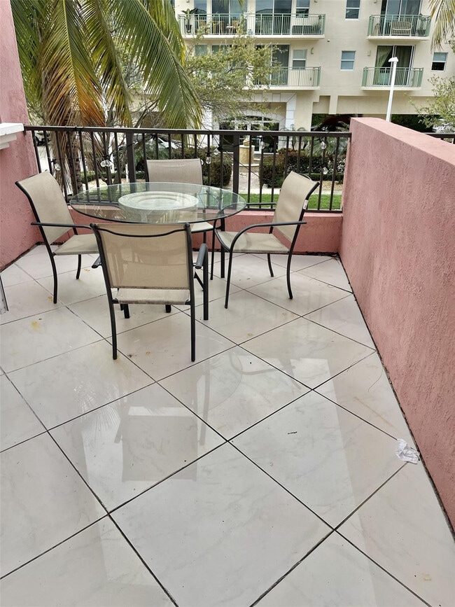 Building Photo - 3213 NE 5th St