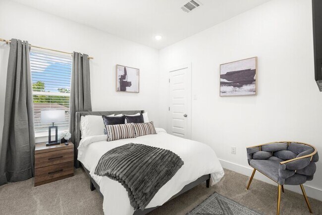 Building Photo - 8126 Panay Dr