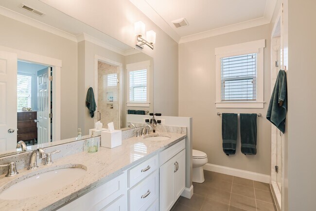 Building Photo - Available 9/22/25! Gorgeous 2-Story Home i...