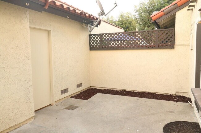Building Photo - 204 San Luis Rey Dr