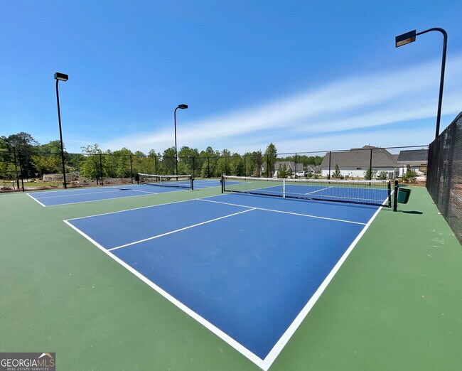 Building Photo - 190 Redhaven Dr