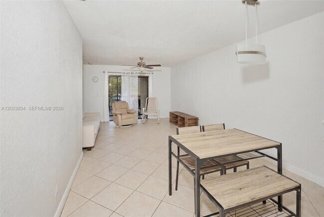 Building Photo - 940 NW 104th Ave