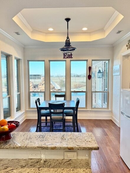 Building Photo - 2300 Berend Rd