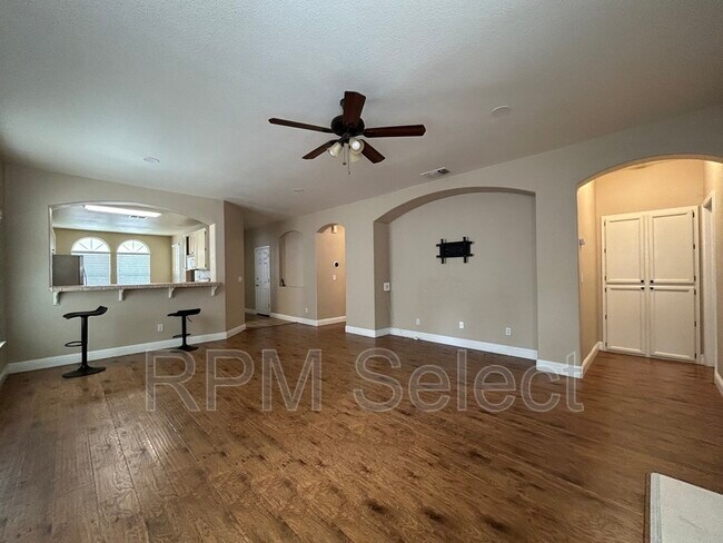 Building Photo - 1724 Magenta Dr