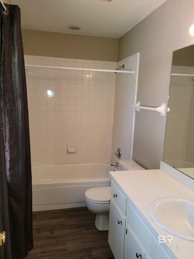 Building Photo - 459 Ridgewood Dr