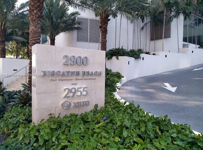 Building Photo - 2900 NE 7th Ave