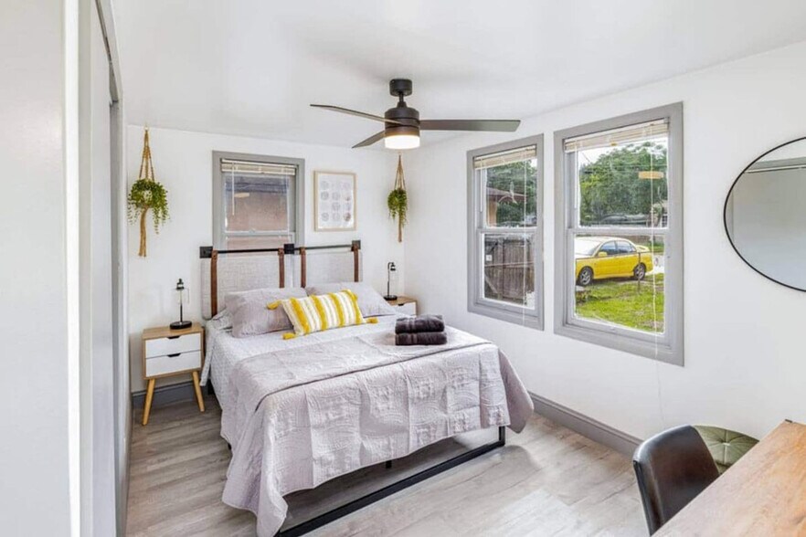 Building Photo - 1629 N Goldenrod Rd