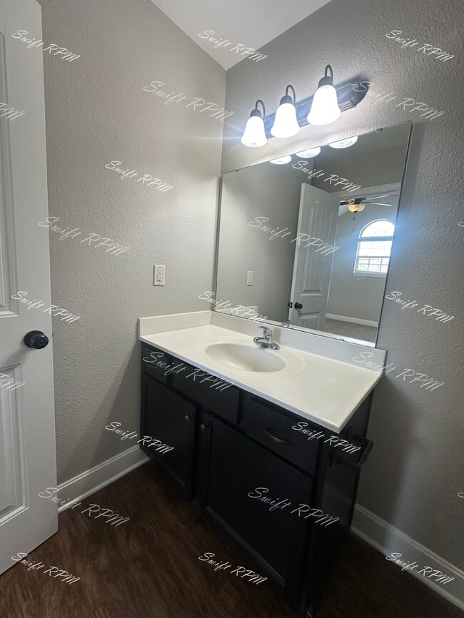 Building Photo - 21615 Westover Ct