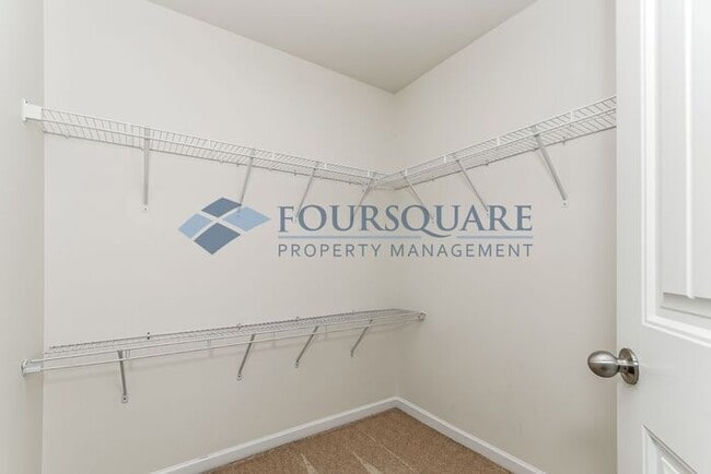 Building Photo - Townhome | Washer/ Dryer Included |Fenced ...