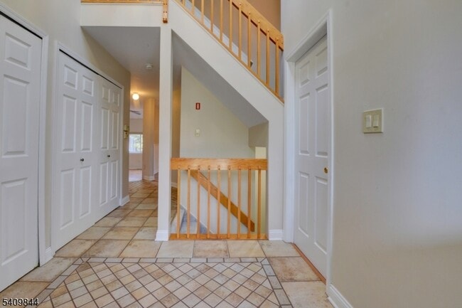 Building Photo - 4 Hawthorne Pl