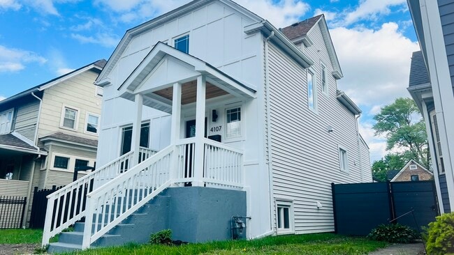 Building Photo - 4107 W Addison St