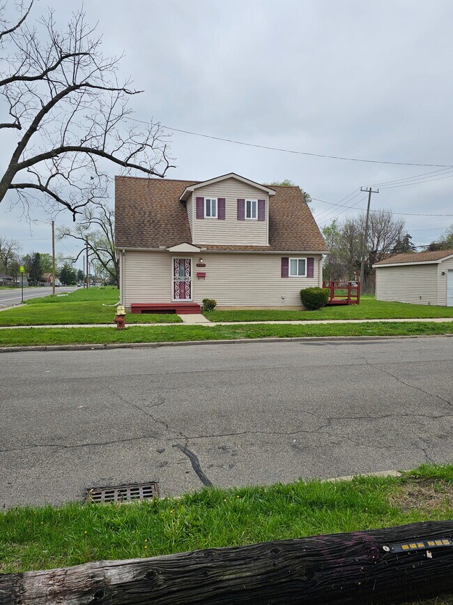 Building Photo - 9501 Lauder St