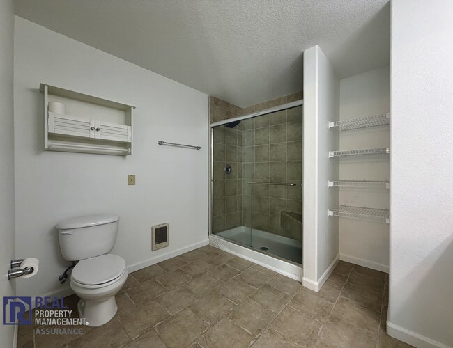 Building Photo - Spacious 1 Bed / 1.5 Bath Condo in Desirable Sherwood