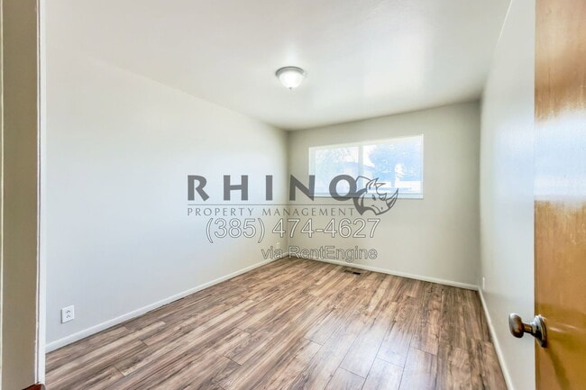 Building Photo - 3907 1040 E