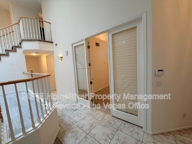 Building Photo - 2121 Stone Croft St