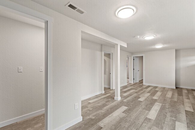 Building Photo - 460 N James Ave