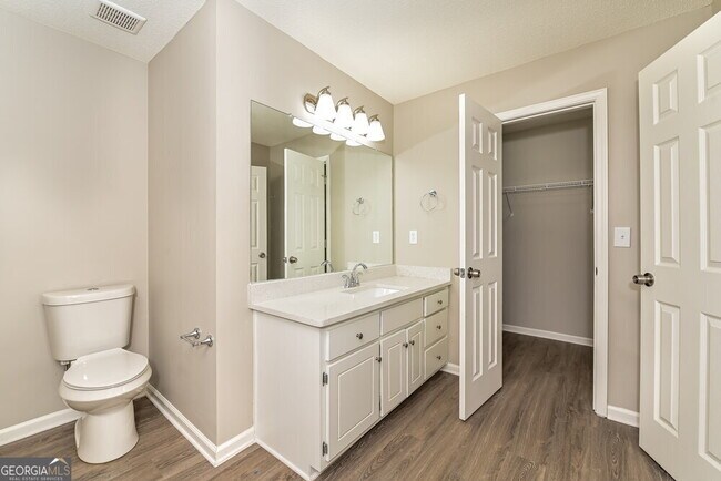 Building Photo - 8560 Guthrie Dr