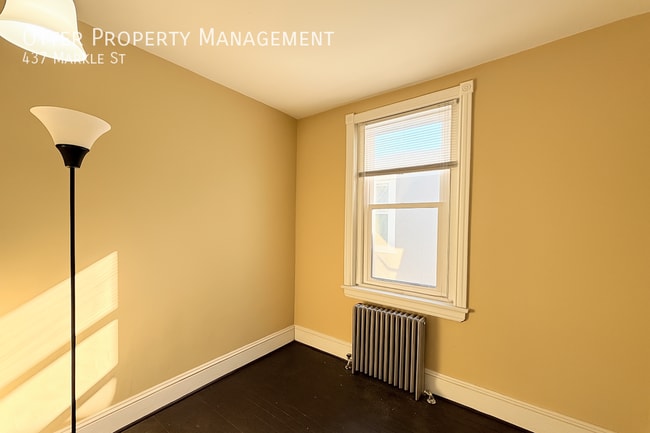 Building Photo - 437 Markle St