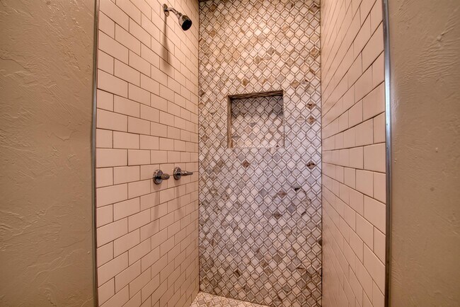 Building Photo - 808 Butler St
