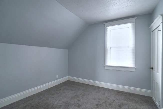 Building Photo - 415 E Lawrence St