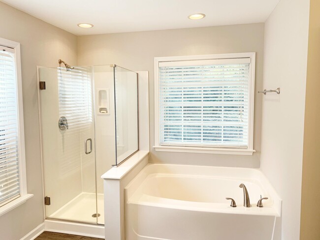 Building Photo - 105 Crown Empire Ct