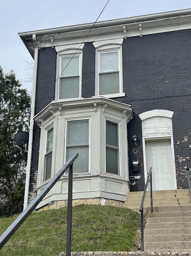Building Photo - 651 Caledonia Pl