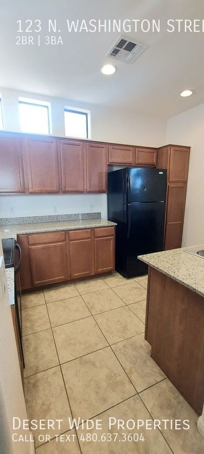 Building Photo - 123 N Washington St