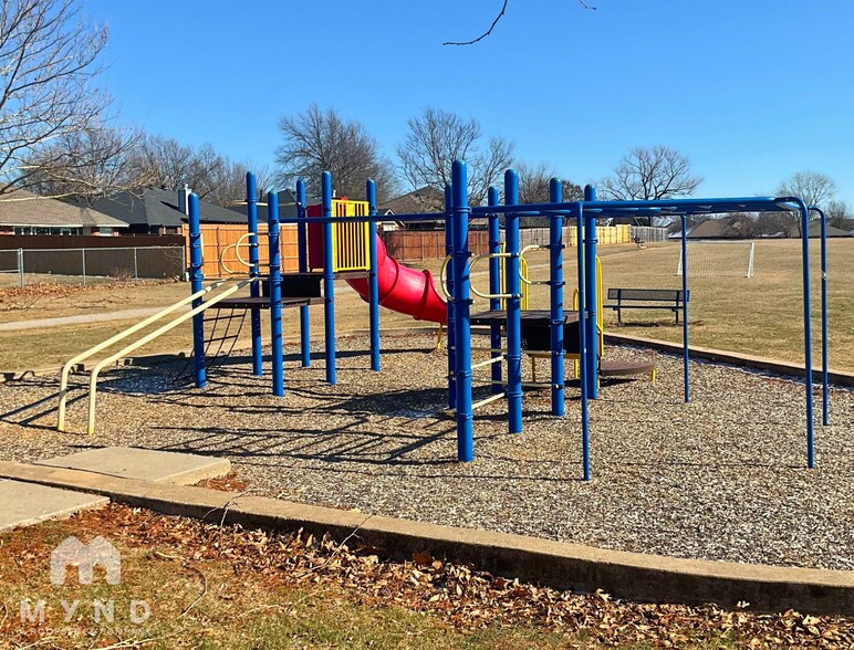 Building Photo - 1111 Merlin Dr
