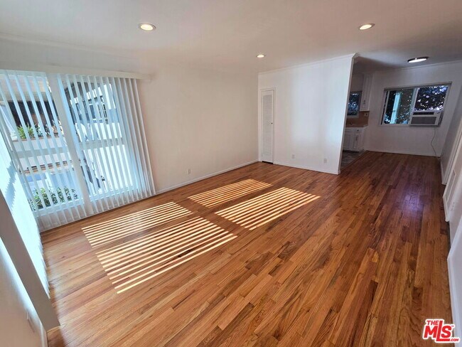 Building Photo - 1438 S Barrington Ave