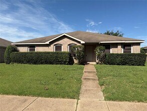 Building Photo - 111 Palm Dr