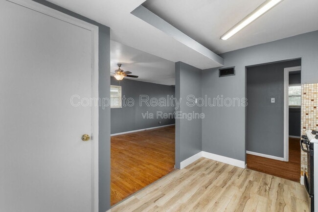 Building Photo - 135 Dundee Cir