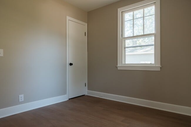 Building Photo - 332 Guilford St