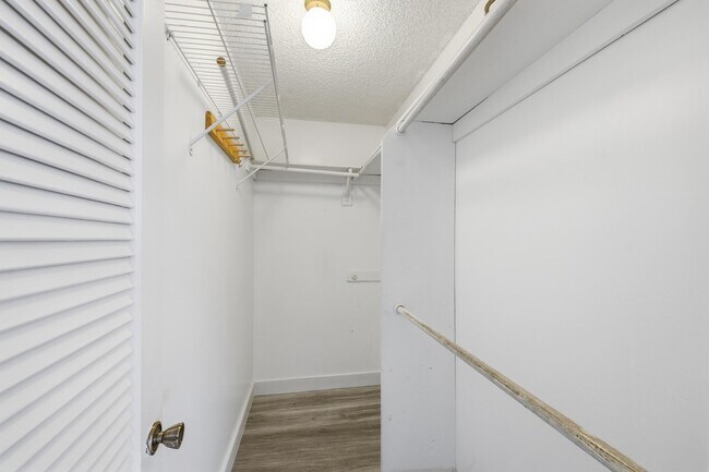 Building Photo - 452 Normandy Ln