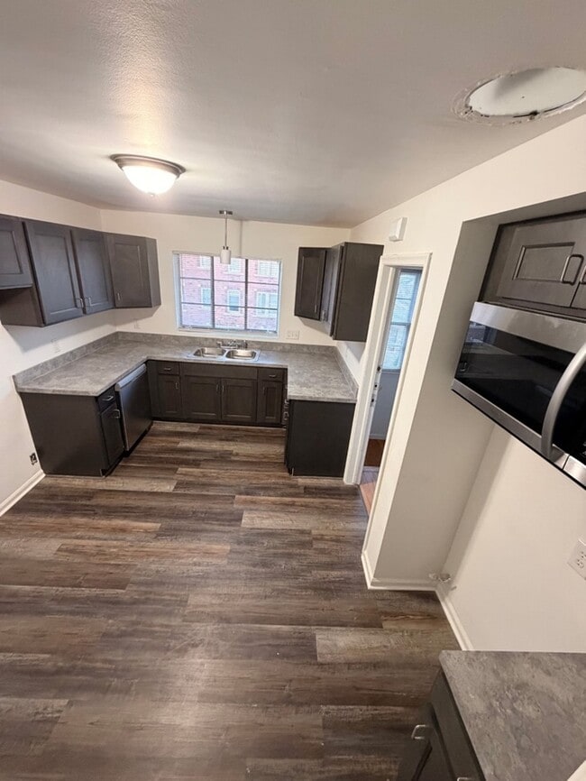 Building Photo - Duplex