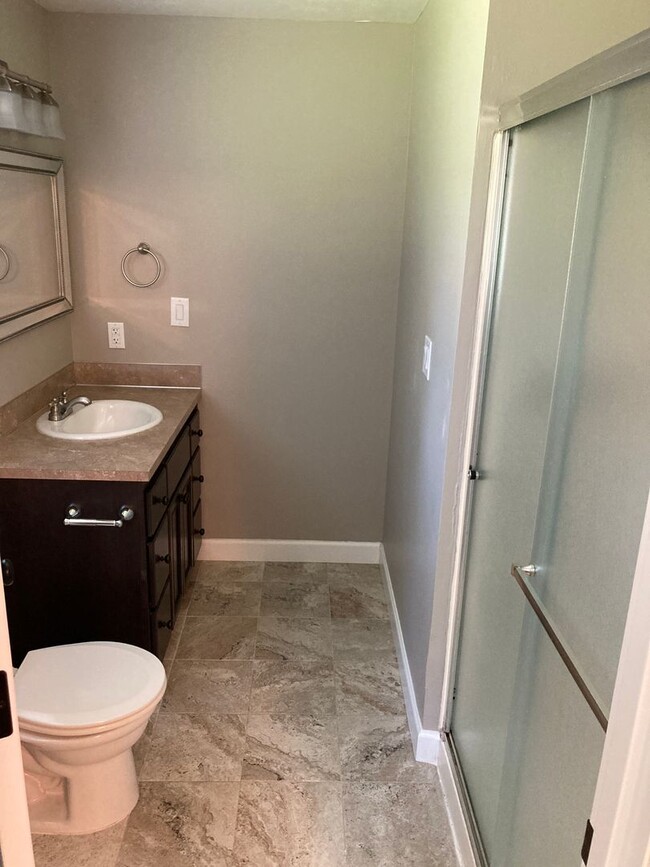 Building Photo - Nice 3 bedroom, 2 bath house in a great ne...